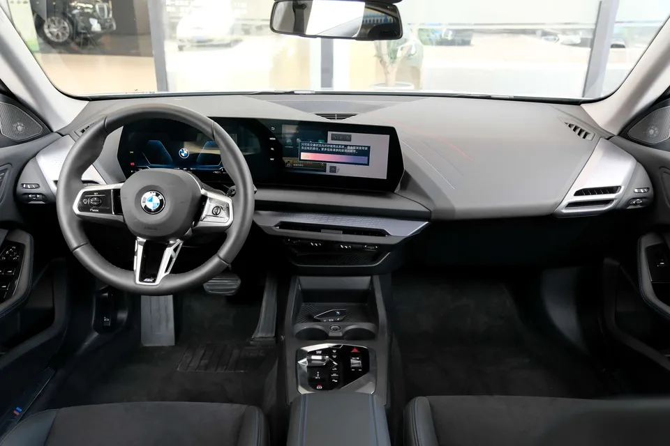 BMW 2 Series BMW 2 Series 2025 225L M Sport Night Edition 2025 — thumbnail 3