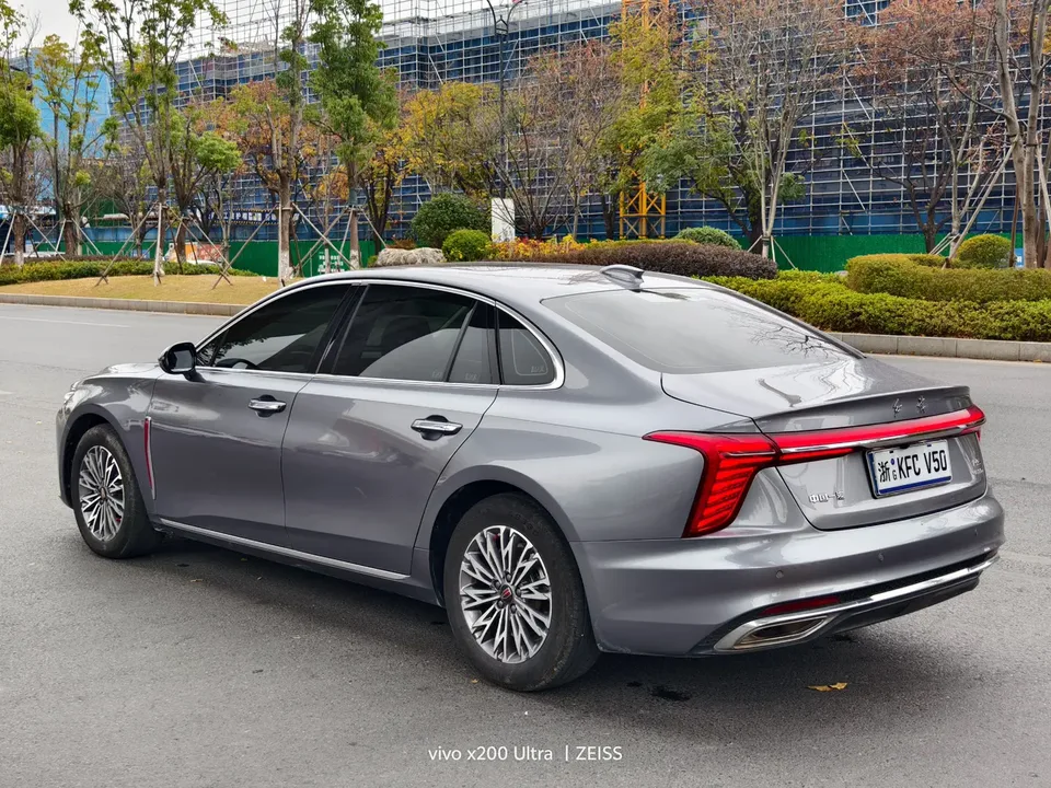 Hongqi H5 Hongqi H5 2023 2.0T Automatic Intelligent Connected Flag Edition 2022 — миниатюра 2