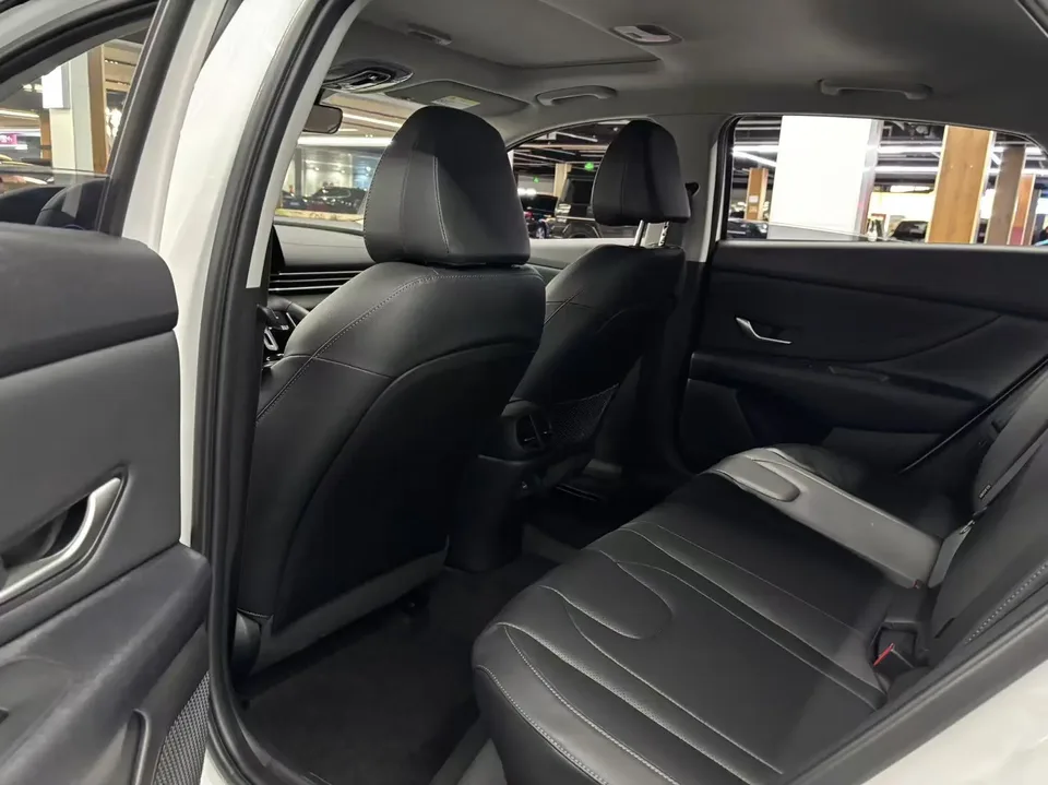 Hyundai Elantra Elantra 2022 1.5L CVT LUX Premium Edition 2023 — thumbnail 4