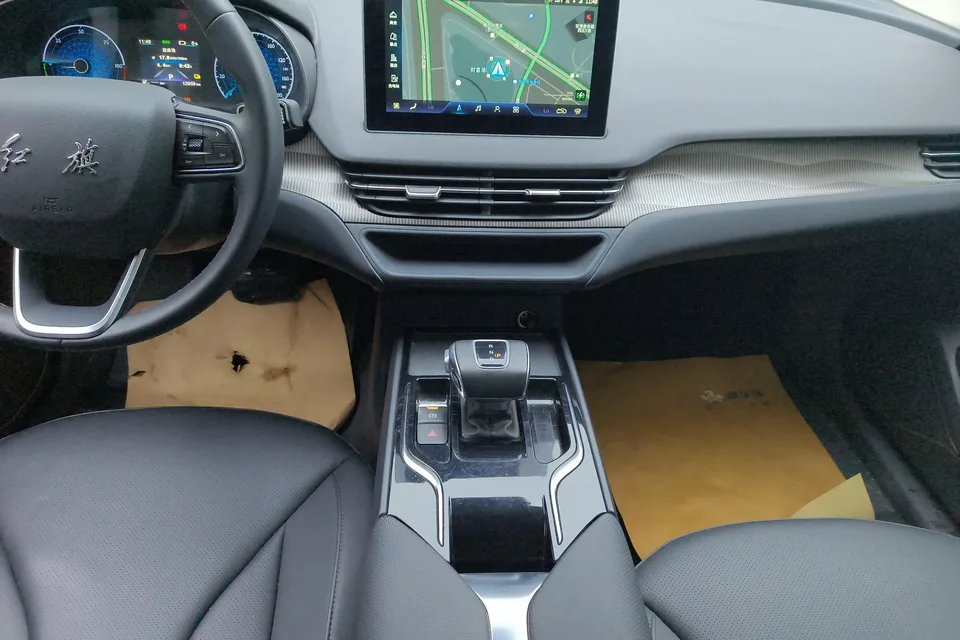 Hongqi E-QM5 charging 431km enjoyment version 5 seats 2023 — миниатюра 4
