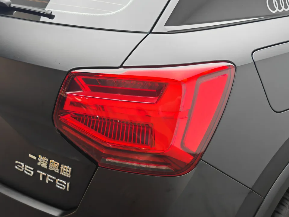 Audi Q2L Audi Q2L 2022 35 TFSI aggressive and dynamic model 2023 — миниатюра 3
