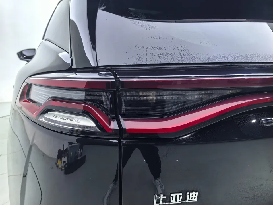 BYD Tang DM DM-i 1.5T 112KM Premium Edition 2022 — миниатюра 2
