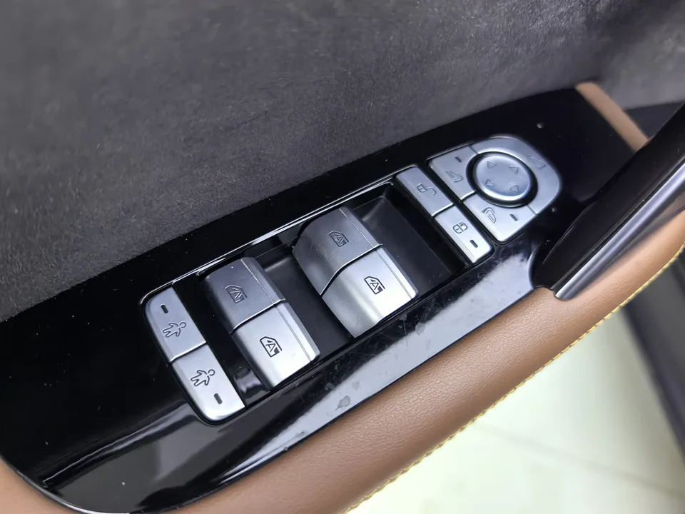 BYD Tang DM DM-i 1.5T 112KM Premium Edition 2022 — миниатюра 5