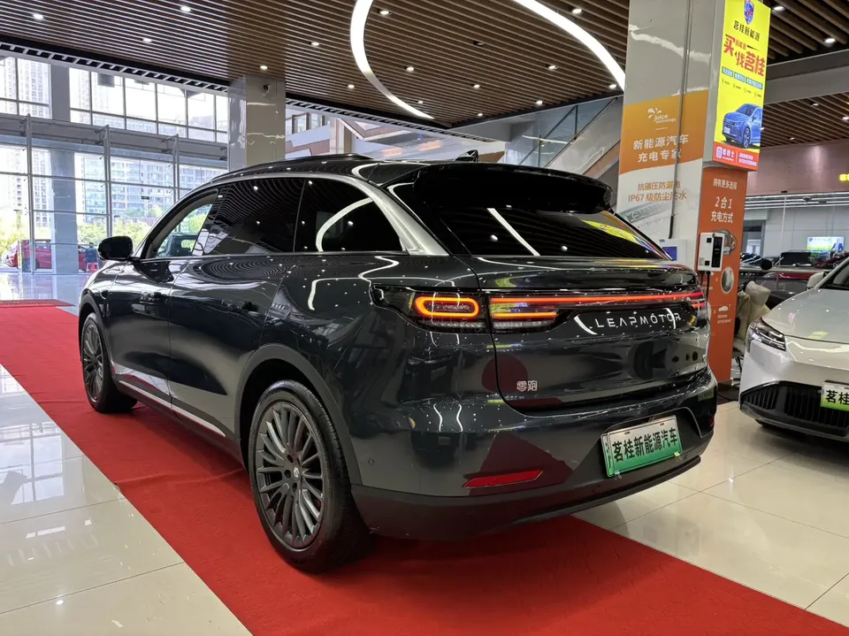 Leapmotor Zero running C11 Pure Electric 580 Premium Edition 2025 — миниатюра 2