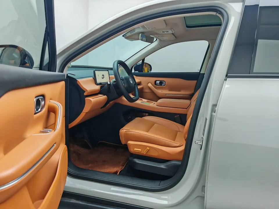Leapmotor Zero running C10 Extended Range 210 Intelligent Edition 2024 — миниатюра 5