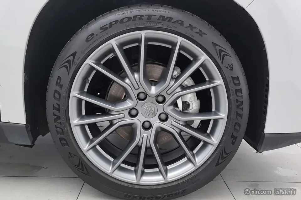 Leapmotor Zero running C10 Pure Electric 530 Comfort Edition 2024 — миниатюра 4