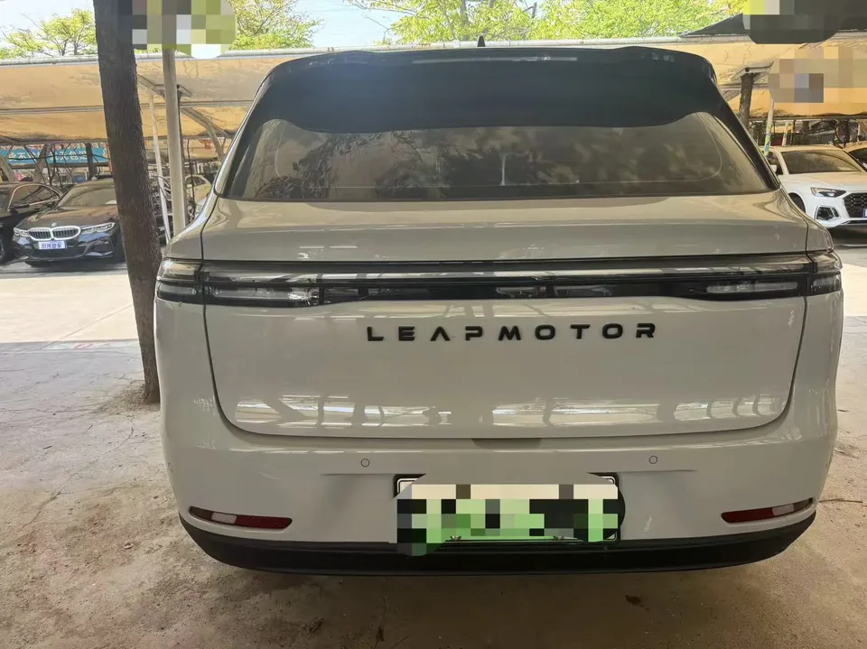 Leapmotor Zero running C10 Pure Electric 530 Smart Edition 2025 — миниатюра 2