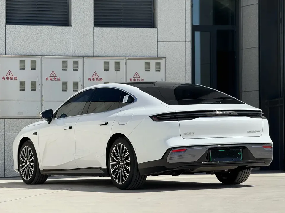 Geely Galaxy Star 8 PHEV 130km EM-P Exploration Edition 2025 — миниатюра 2