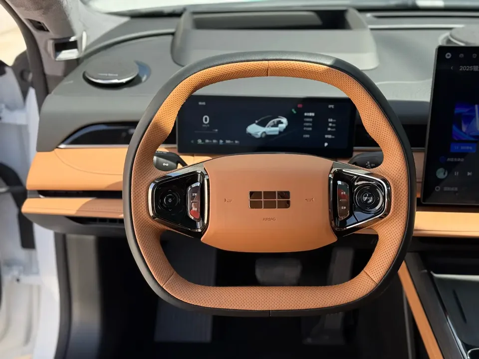 Geely Galaxy Star 8 PHEV 130km EM-P Exploration Edition 2025 — миниатюра 4