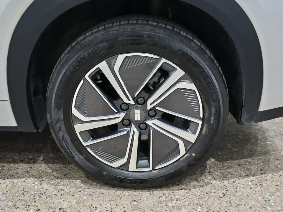 Geely Galaxy Starship 7 EM-i Galaxy Starship 7 EM-i 2025 120KM Exploration+ Edition 2025 — миниатюра 3