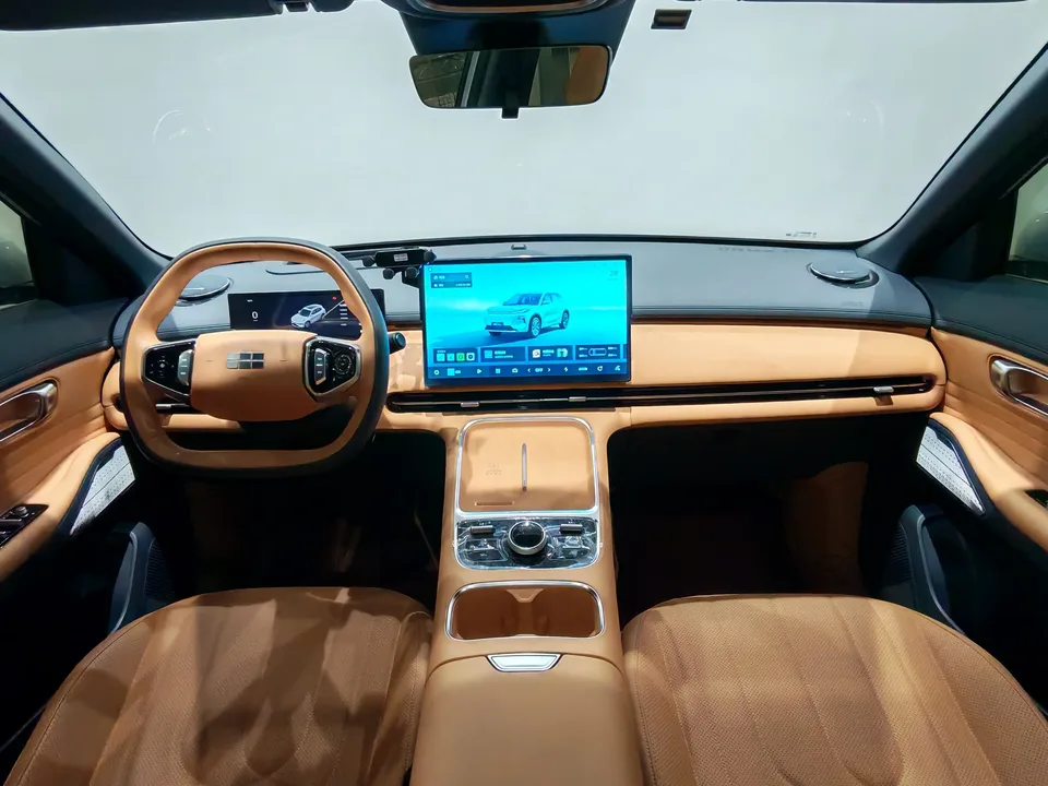 Geely Galaxy Starship 7 EM-i Galaxy Starship 7 EM-i 2025 120KM Exploration+ Edition 2025 — миниатюра 4