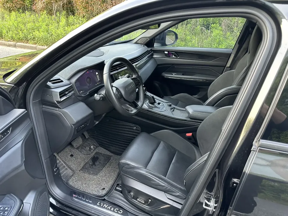 Lynk & Co 01 EM-P Lynk & Co 01 EM-P 2021 1.5TD PHEV Halo 2022 — миниатюра 4