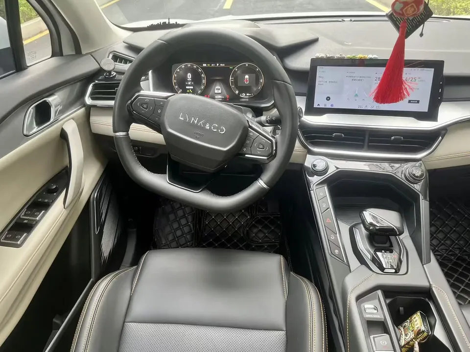 Lynk & Co 06 EM-P 84KM battery life version Lite 2022 — миниатюра 3