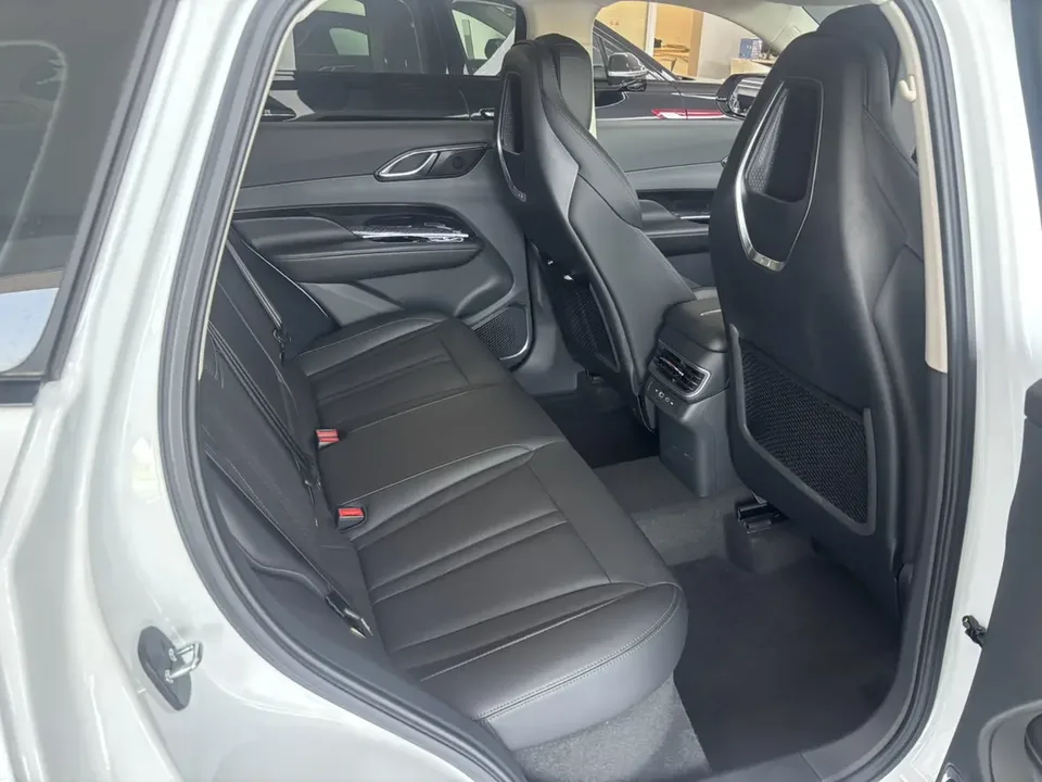 Hongqi HS3 1.5T Shanwei Edition 2025 — миниатюра 4