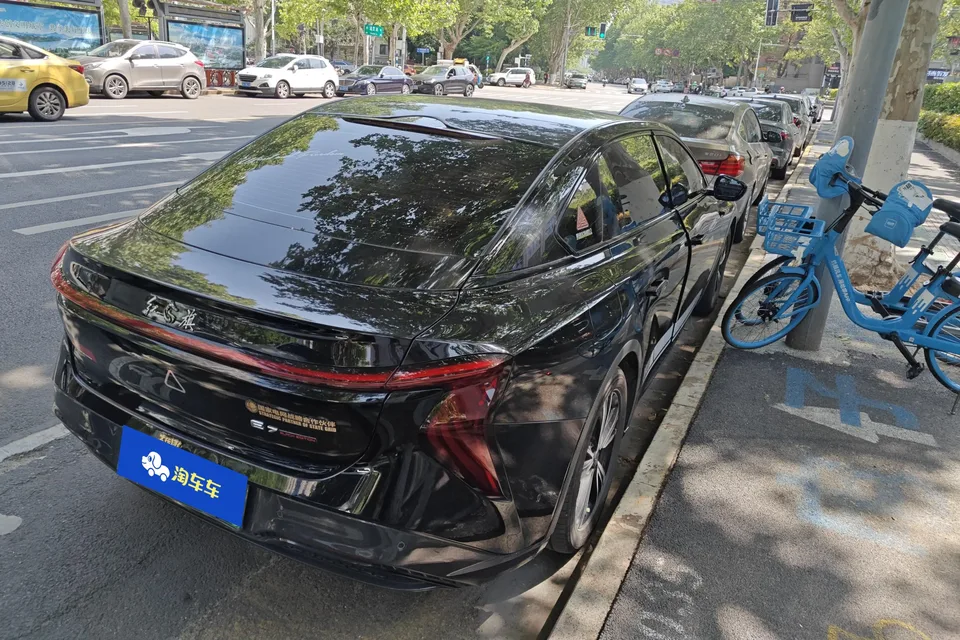 Hongqi EH7 2024
