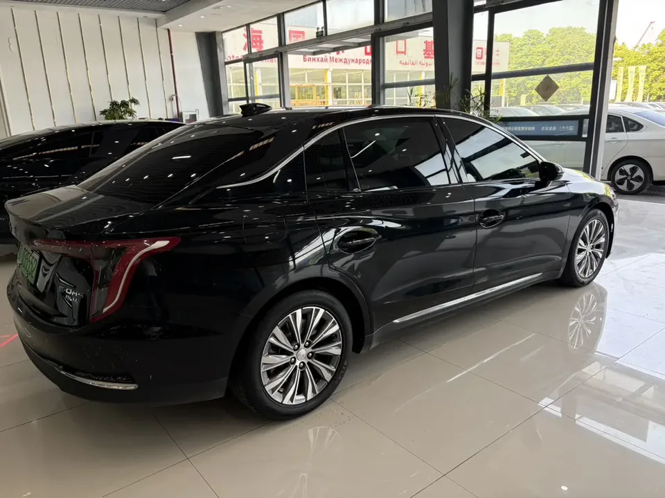 Hongqi E-QM5 Hongqi E-QM5 2023 620KM PLUS Edition 2023 — миниатюра 2