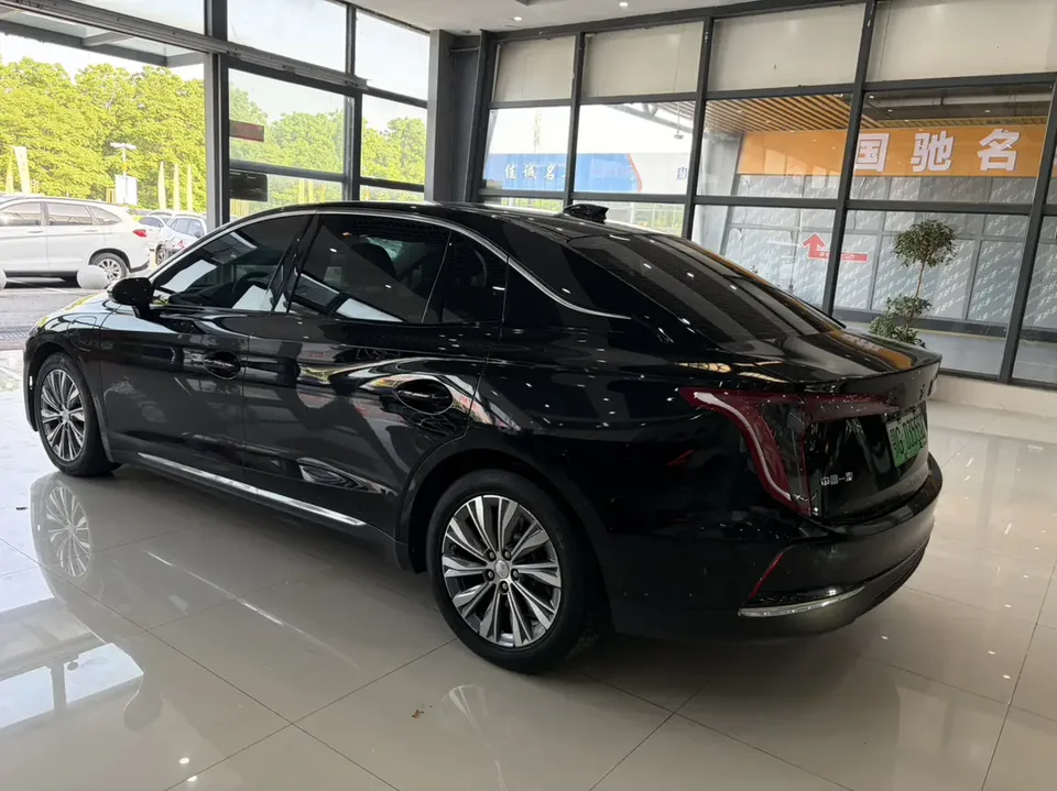 Hongqi E-QM5 Hongqi E-QM5 2023 620KM PLUS Edition 2023 — миниатюра 4