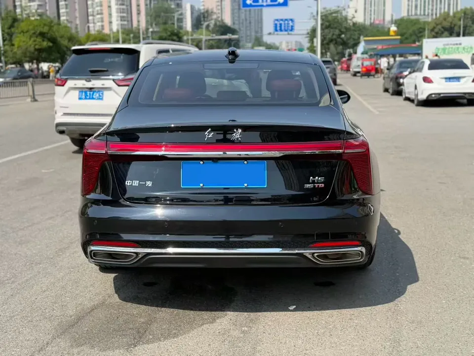 Hongqi H5 Hongqi H5 2025 1.5T DCT Flagship 500,000th Commemorative Edition 2025 — миниатюра 2