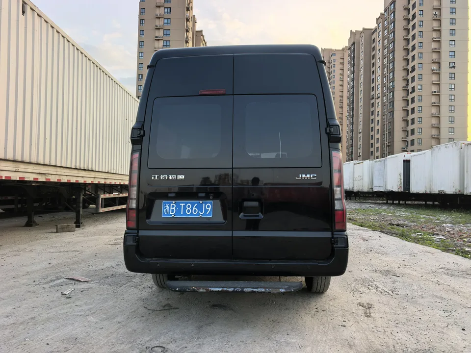 Jiangling Fushun 2.0T diesel multi-functional passenger car, central axis, medium high roof, 6-7 seats JX4D20A6H 2023 — миниатюра 2