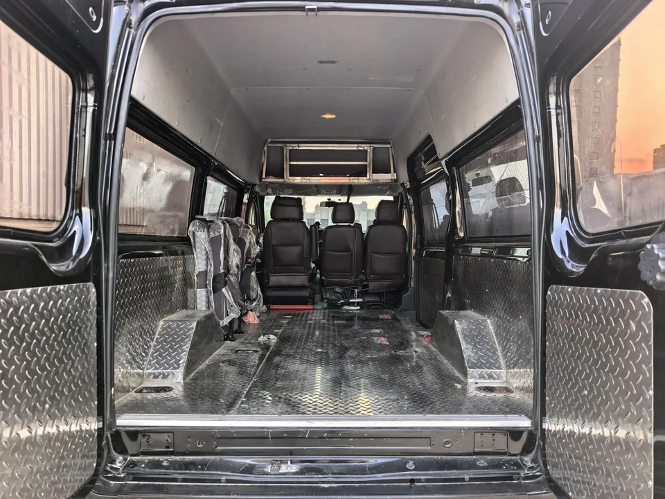 Jiangling Fushun 2.0T diesel multi-functional passenger car, central axis, medium high roof, 6-7 seats JX4D20A6H 2023 — миниатюра 5