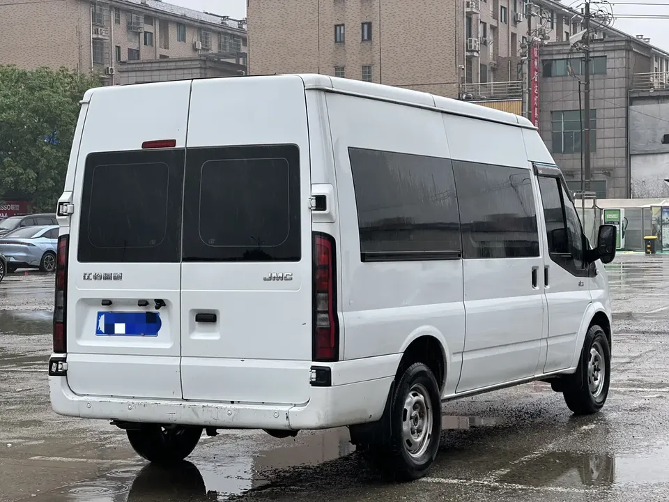 Jiangling Fushun 2.0T manual diesel mid-axle mid-roof commercial multi-purpose passenger car with 7 seats 2024 — миниатюра 2