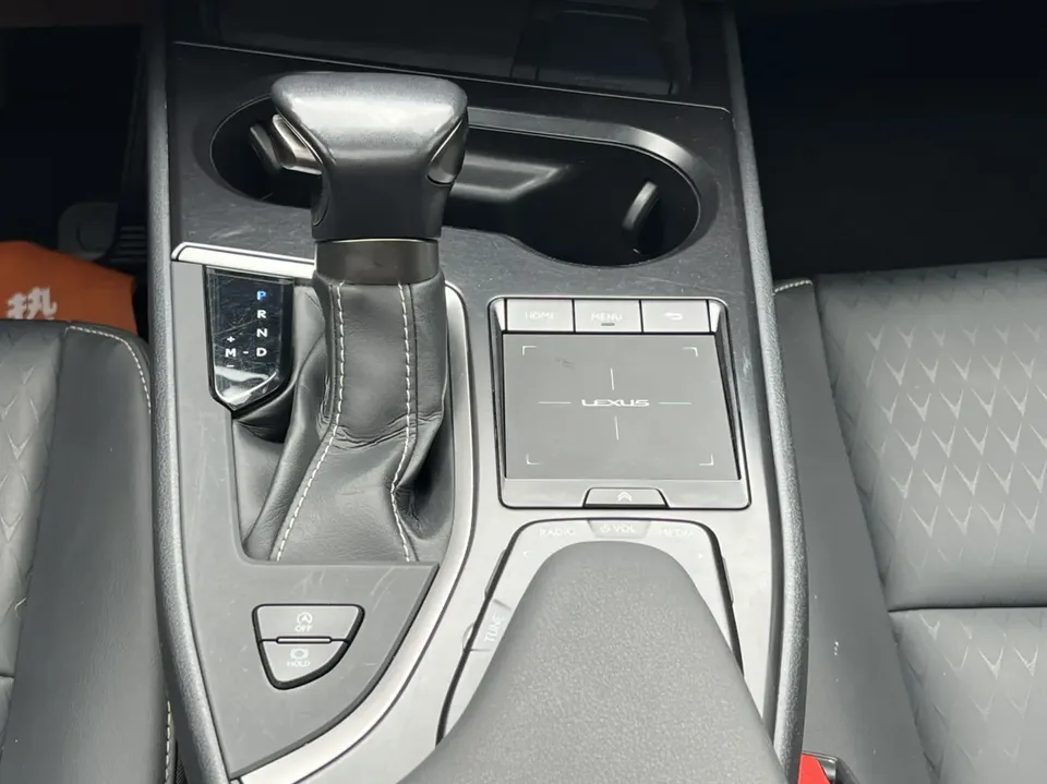 Lexus UX 200 Special Edition 2022 — миниатюра 3