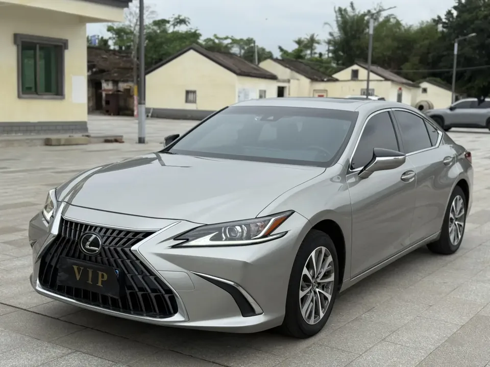 Lexus ES 2023