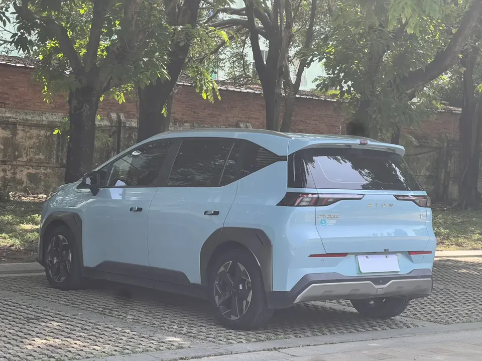 AION Y AION Y 2022 70 Smart Edition Lithium Iron Phosphate 2022 — thumbnail 2
