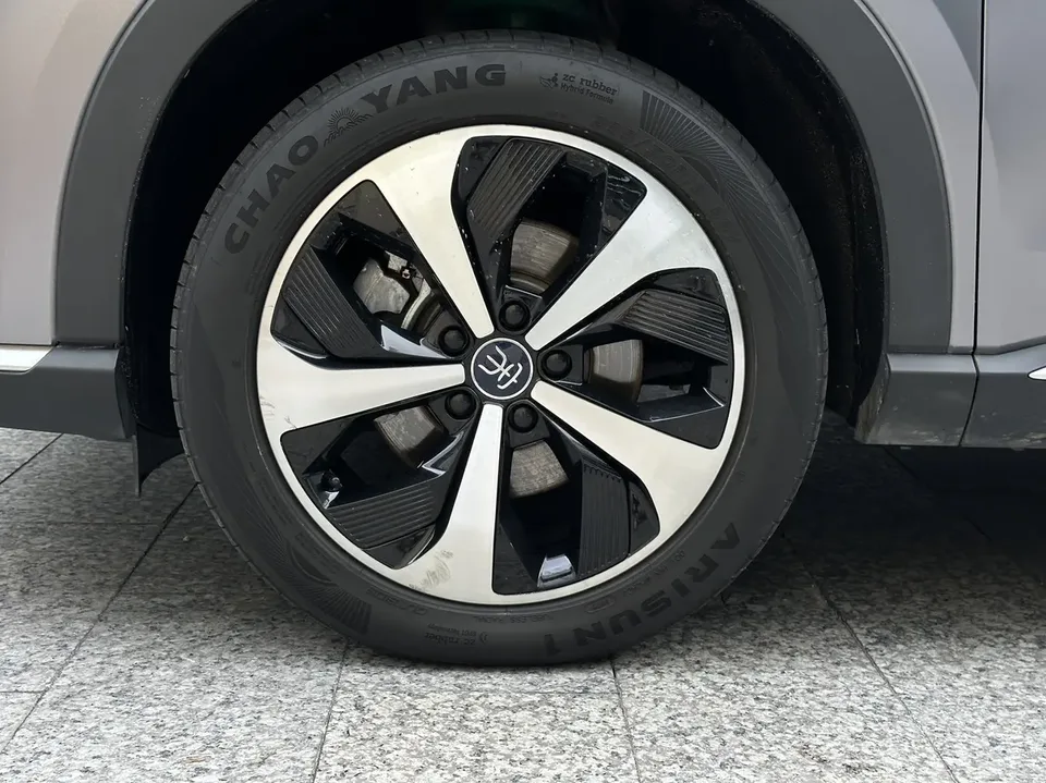 BYD Song PLUS DM DM-i 110KM 2WD Flagship PLUS 2023 — миниатюра 3