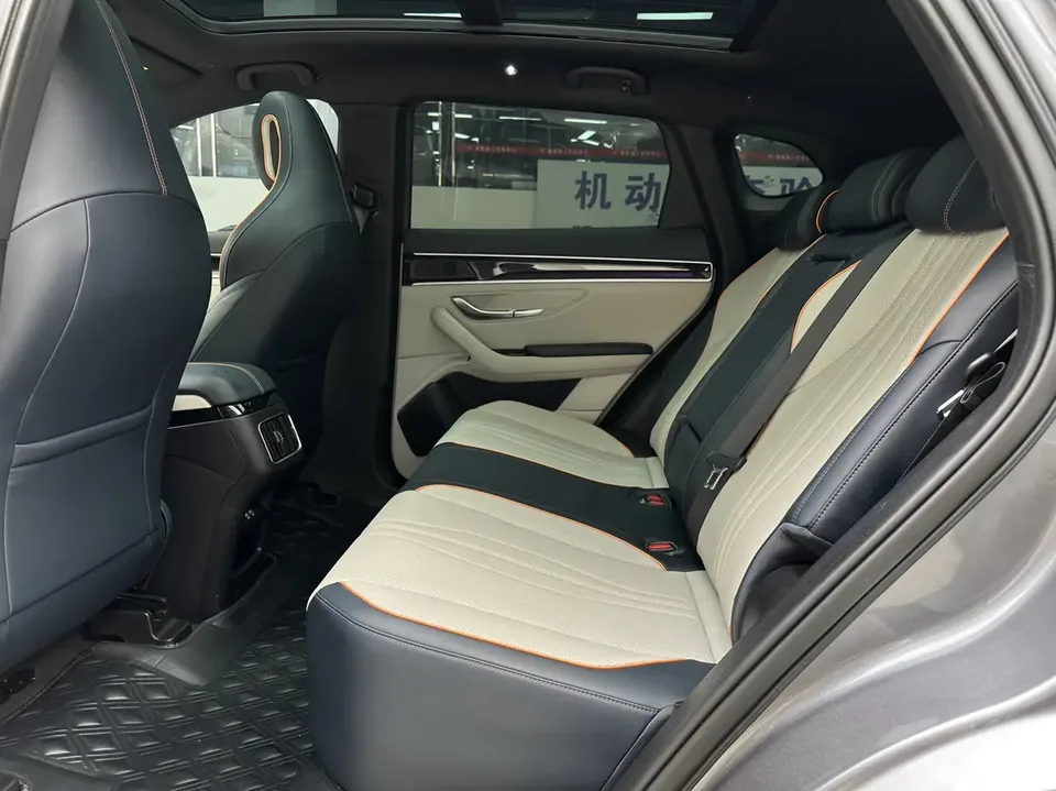 BYD Song PLUS DM DM-i 110KM 2WD Flagship PLUS 2023 — миниатюра 5