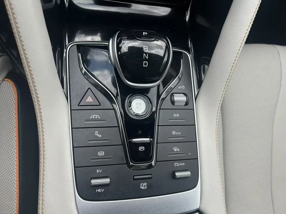 BYD Song PLUS DM DM-i 110KM 2WD Flagship PLUS 2023 — миниатюра 4