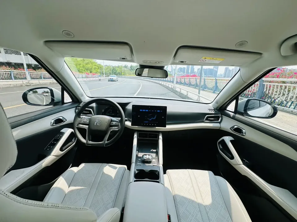 BYD Yuan Up 401KM Leading Model 2024 — миниатюра 3
