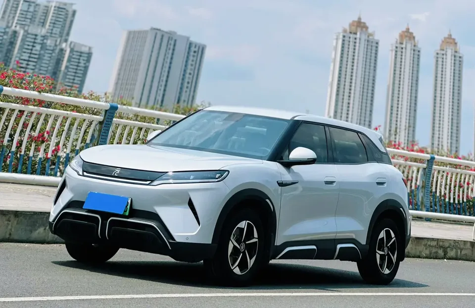 BYD Yuan Up 401KM Leading Model 2024 — фото 1, купить с доставкой в Москву