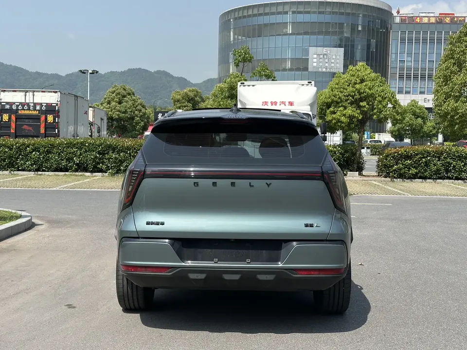 Geely Atlas L fourth generation 1.5TD DCT Jinxiu 2025 — миниатюра 2