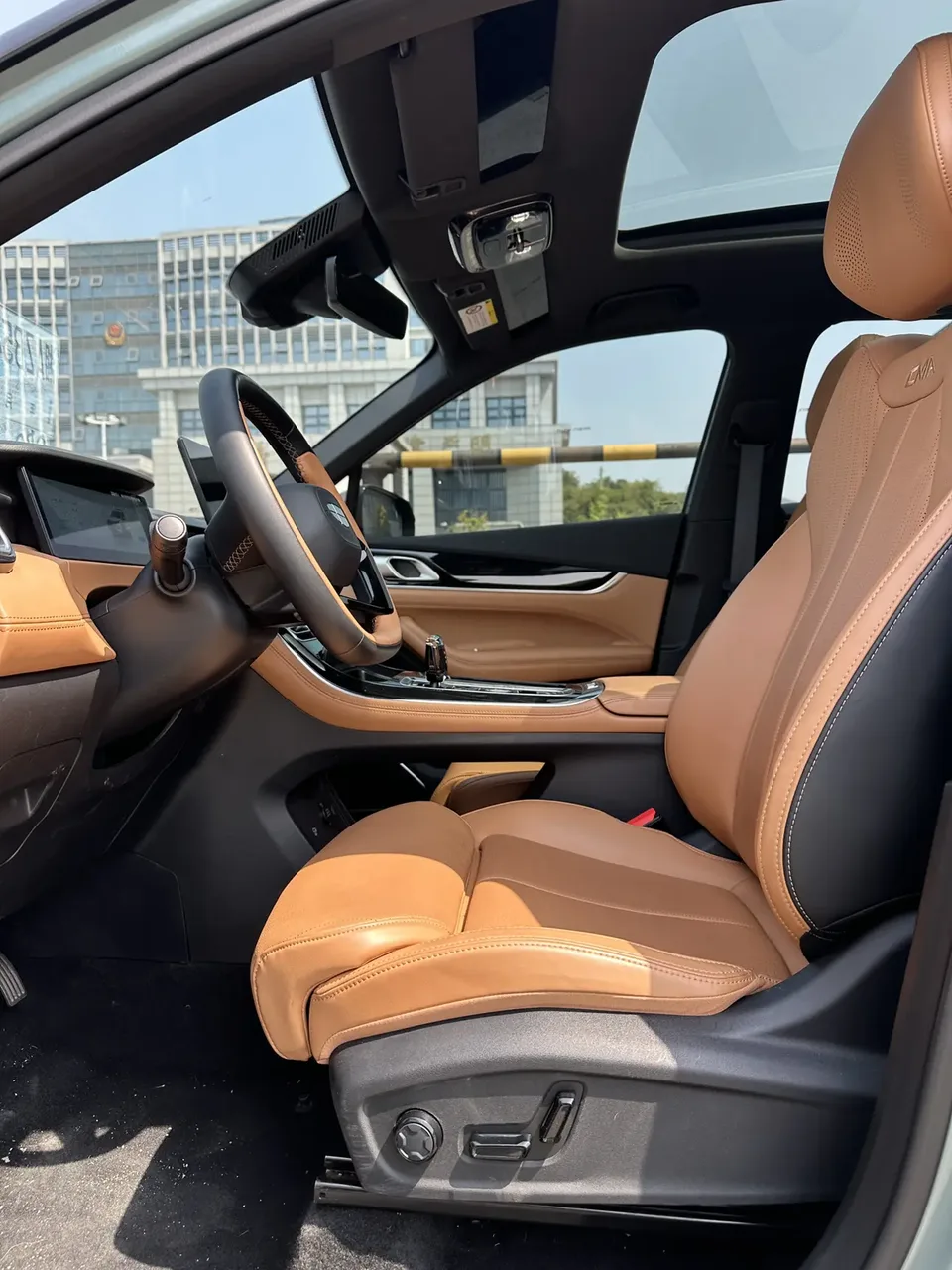 Geely Atlas L fourth generation 1.5TD DCT Jinxiu 2025 — миниатюра 3