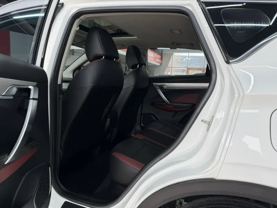 Geely Coolray SX11 240T DCT Platinum Edition 2022 — миниатюра 5