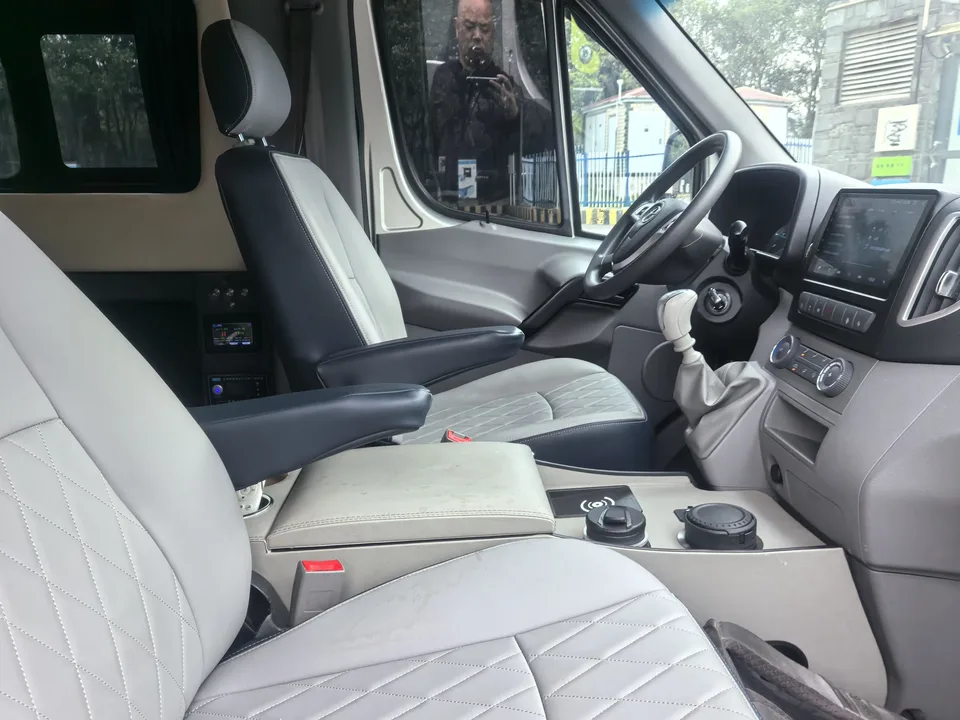 JAC Xing Rui Xing Rui 2024 2.5T manual long axis express dual tire high roof 5/6/7 seats 2024 — thumbnail 3