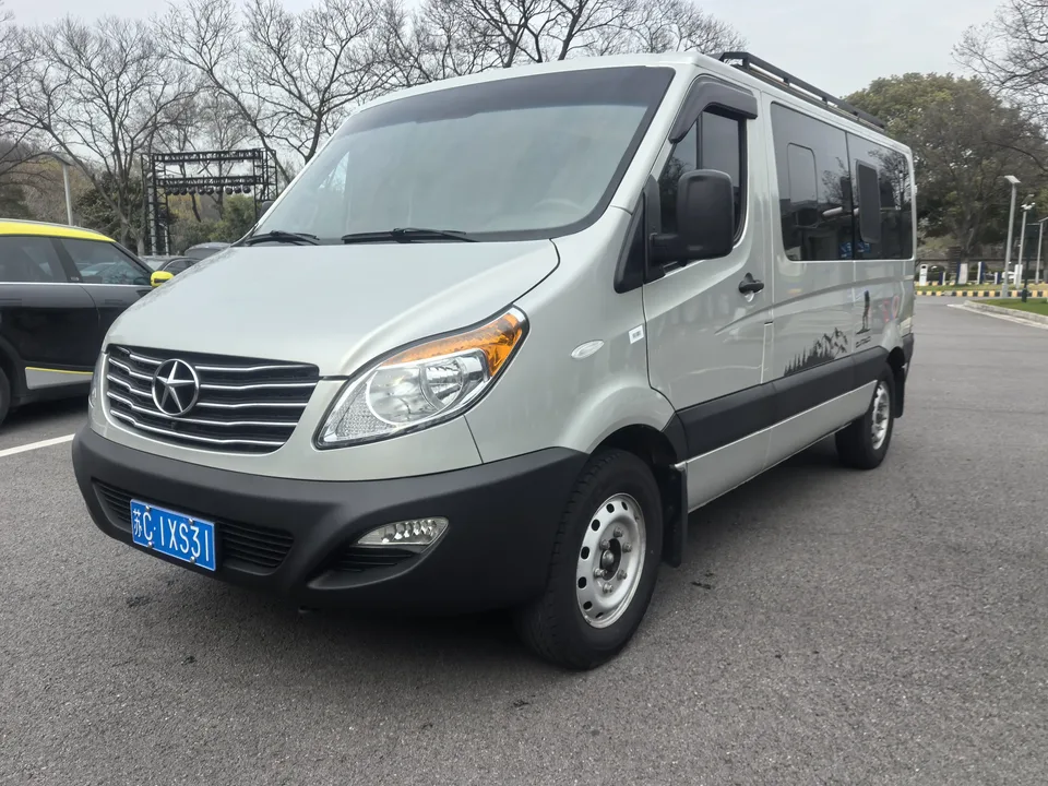 JAC Xing Rui Xing Rui 2024 2.5T manual long axis express dual tire high roof 5/6/7 seats 2024 — photo 1, buy with delivery to Moscow