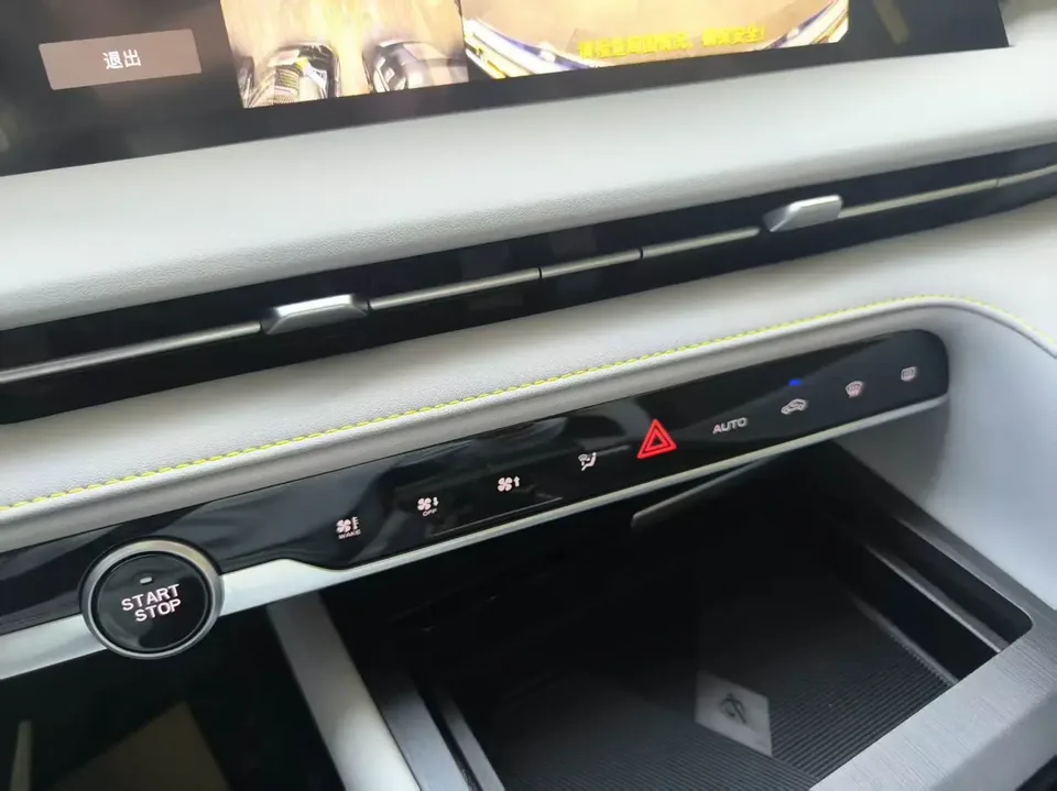 Changan CS75PLUS third generation 1.5T automatic pilot model 2024 — миниатюра 3