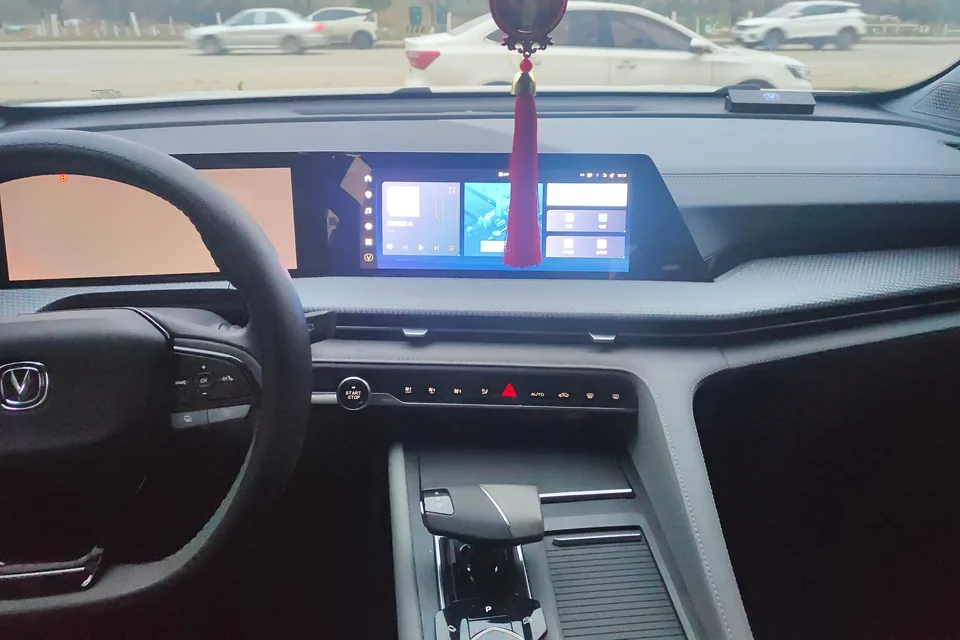 Changan CS75PLUS Second Generation 2.0T Automatic Premium Edition 2022 — миниатюра 3
