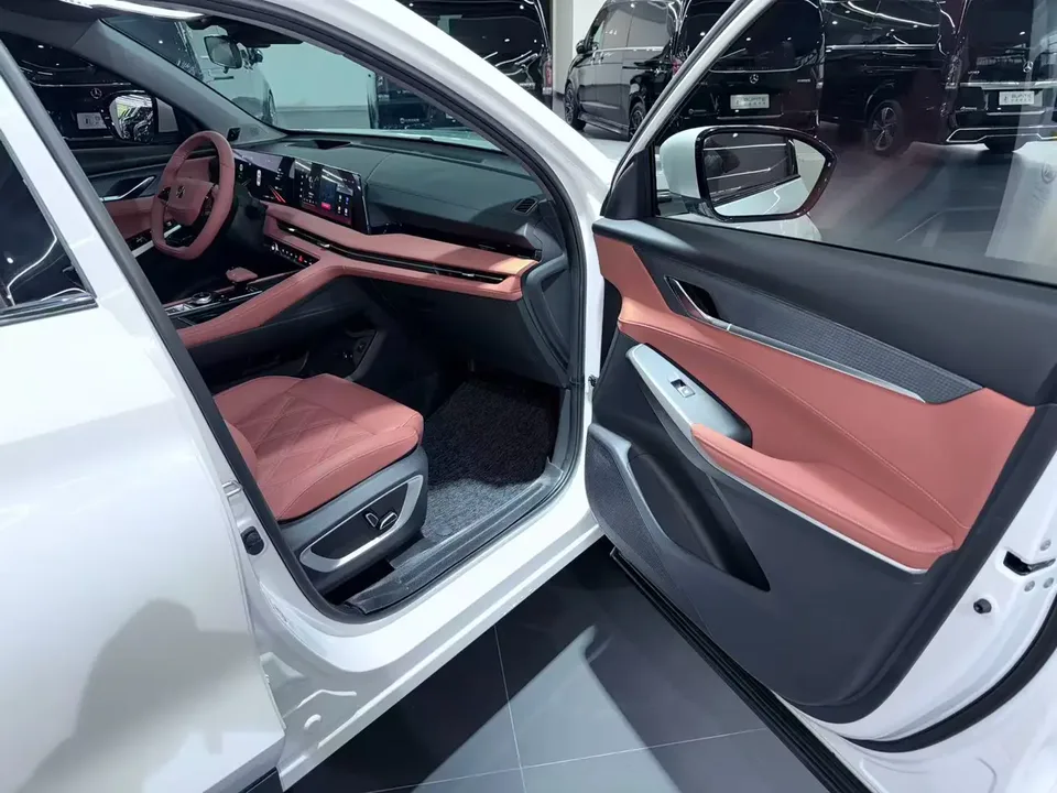 Changan CS75PLUS Changan CS75 PLUS 2023 The third generation 1.5T automatic pilot model 2023 — thumbnail 5