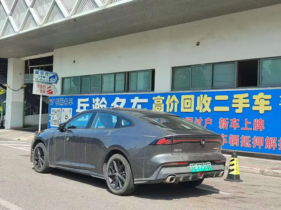 Changan UNI-V iDD 113km Smart Cool Edition 2023 — миниатюра 2