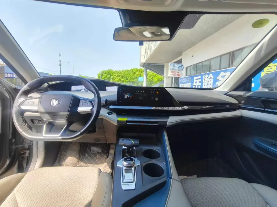 Changan UNI-V iDD 113km Smart Cool Edition 2023 — миниатюра 5