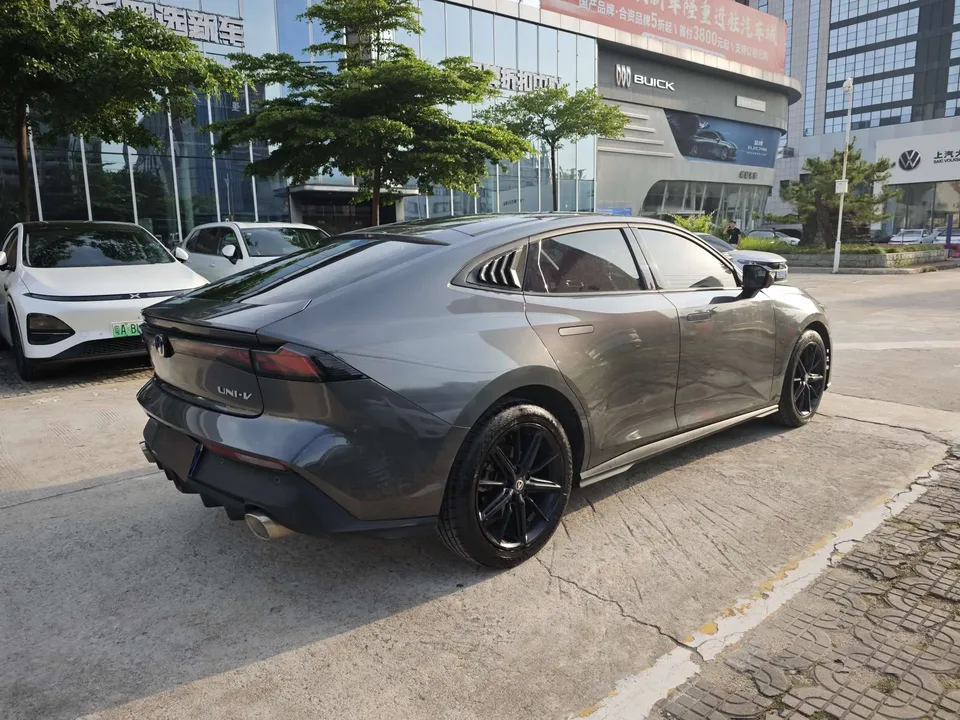 Changan UNI-V 1.5T exclusive model 2023 — миниатюра 3