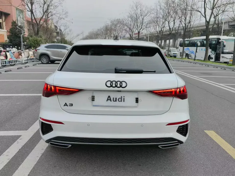 Audi A3 Sportback 35 TFSI Luxury Sports Edition 2023 — миниатюра 2