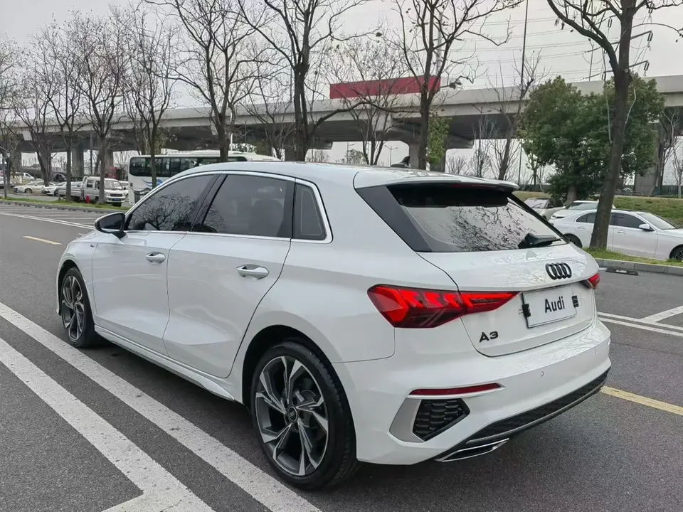 Audi A3 Sportback 35 TFSI Luxury Sports Edition 2023 — миниатюра 4