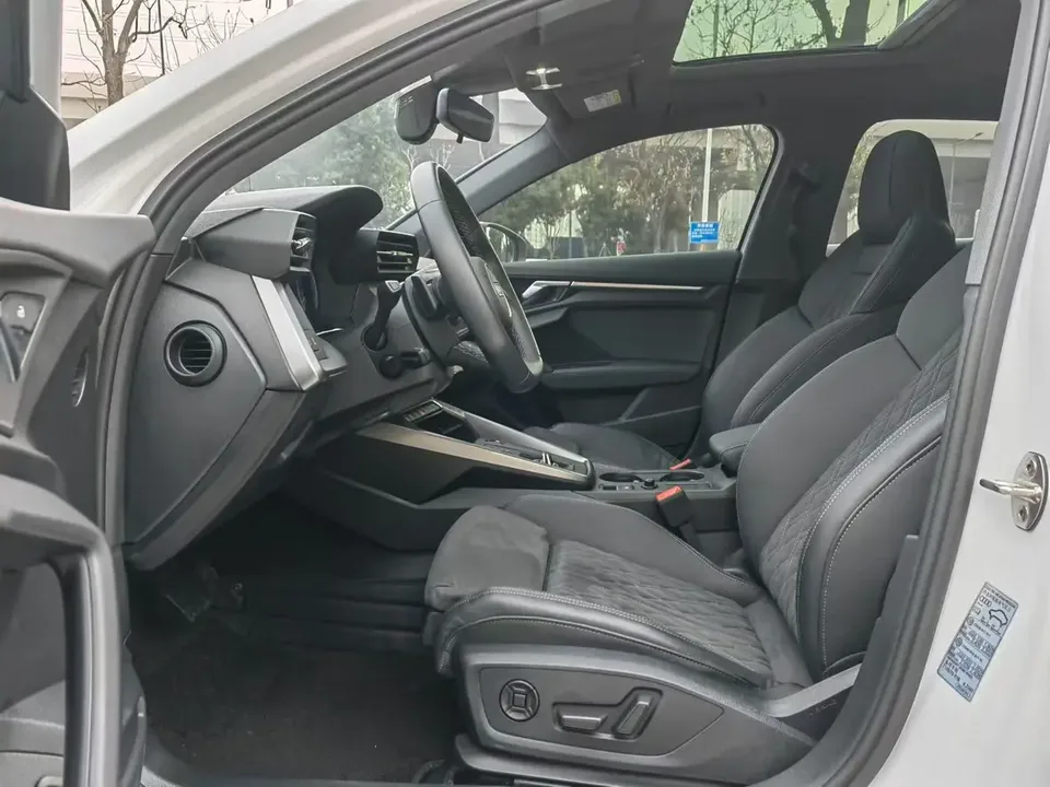 Audi A3 Sportback 35 TFSI Luxury Sports Edition 2023 — миниатюра 5