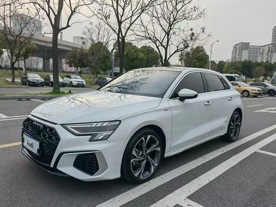 Audi A3 Sportback 35 TFSI Luxury Sports Edition 2023 — фото 1, купить с доставкой в Москву