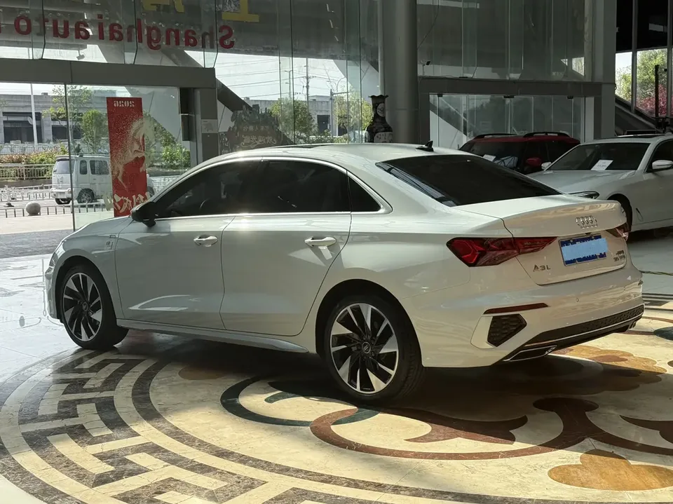 Audi A3 Audi A3 2024 A3L Limousine 35 TFSI Fashion Sports 2024 — миниатюра 2