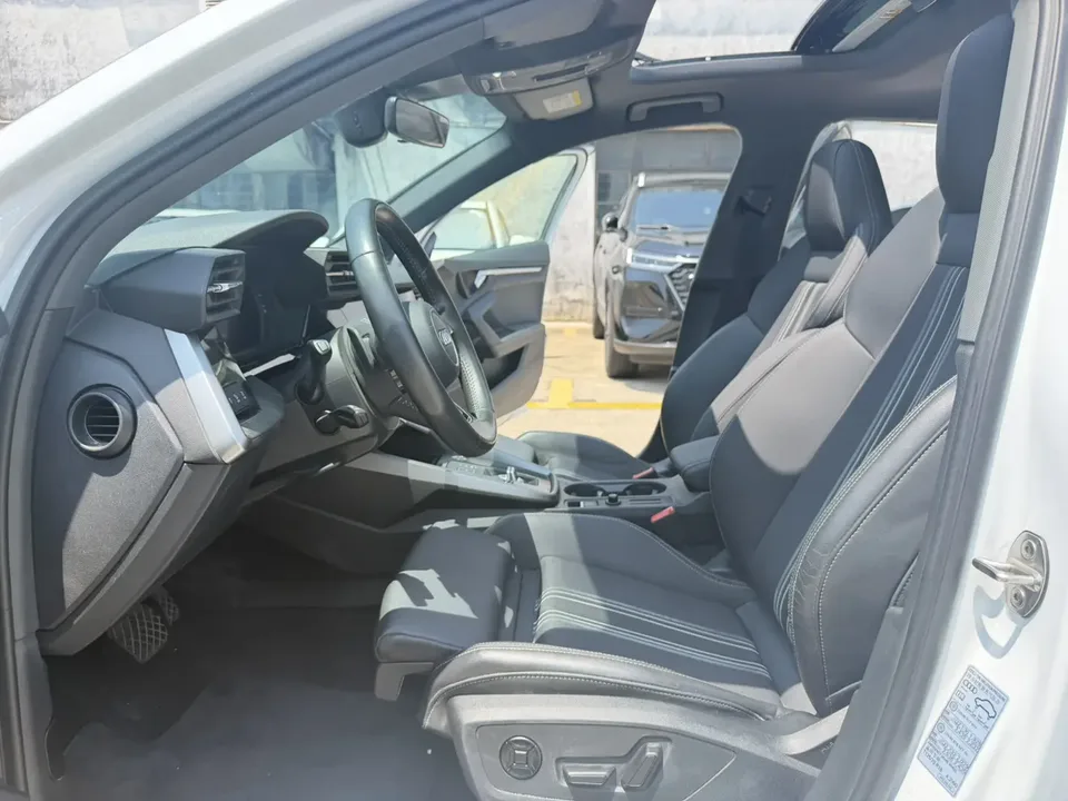 Audi A3 A3L Limousine 35 TFSI Fashion Sports 2022 — миниатюра 4